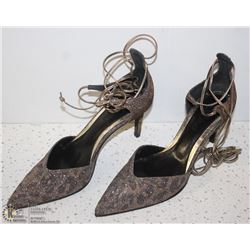 (WOMENS) PAIR OF POINTY TOE SPARKLE LEOPARD PRINT HEEL SIZE