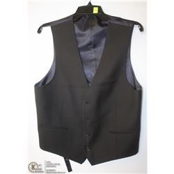 (MENS) BLACK & NAVY VEST SIZE 38R