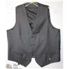 Image 1 : (MENS) GREY & BLACK VEST SIZE LARGE