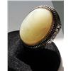 Image 1 : 9 - WHITE ONYX OVAL STATEMENT RING