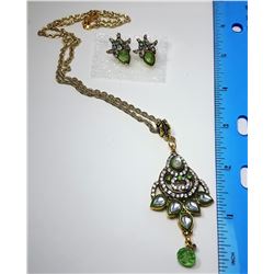 20 - GOLD TONE CLEAR  & PERIDOT CRYSTAL