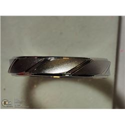 STERLING SILVER RING SIZE 8.25