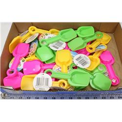 NEW SMALL BEACH & SANDBOX TOY LOT