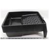 Image 1 : GROUP OF 6 BLACK PAINTING TRAYS