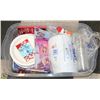 Image 1 : TOTE OF DISPOSABLE CUPS AND PLATES