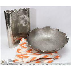 MODERN METAL VASE W/ MATCHING CENTRE PIECE &