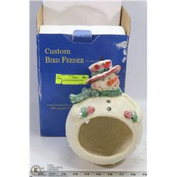 FESTIVE BIRD FEEDER IN BOX.