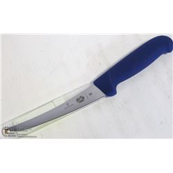 VICTORINOX 6" BONING KNIFE (56602.15)