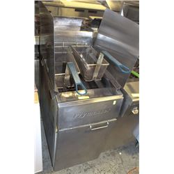 DOUBLE BASKET FRYMASTER DEEPFRYER W/ SIDEGUARDS