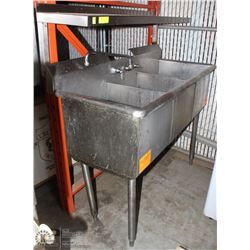 TRIPLE COMPARTMENT SINK WITH OVERHEAD SHELF