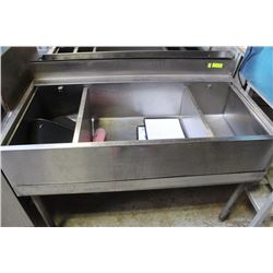 4 FT JOCKEY STATION W/ RUBBER DRINK / BAR MATS