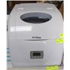 Image 1 : DANBY ICE'N'EASY COUNTER TOP ICE MAKER
