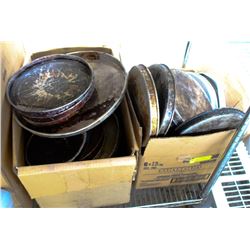 LARGE LOT OF PIZZA PANS ASSORTED SIZES