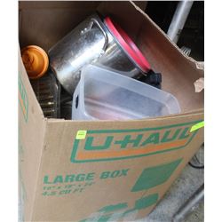 2 BOXES OF ASSORTED KITCHEN COOKWARE & PLASTICWARE