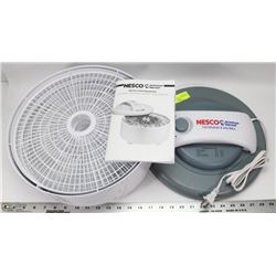 ESTATE NESCO FOOD DEHYDRATOR W/ MANUAL