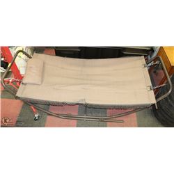 HAMMOCK WITH STEEL FRAME