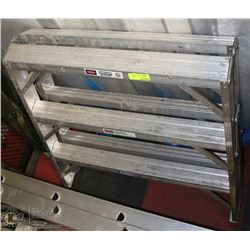 ALUMINUM 3-STEP LADDER