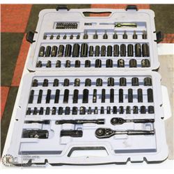 PROFESSIONAL GRADE SOCKET SET