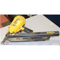 AIR NAILER ON CHOICE: DEWALT