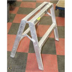 ALUMINUM SAWHORSE BENCH