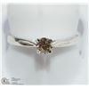 Image 1 : 28) 10K WHITE GOLD DIAMOND SOLITAIRE RING