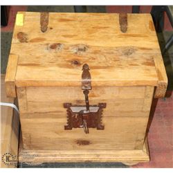 POTATO BIN WITH LATCH