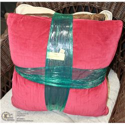 BUNDLE OF 3 SHOWHOME DECORATIVE