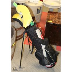 SET OF BOYS YOUTH "NIKE" GOLF CLUBS WITH GOLF