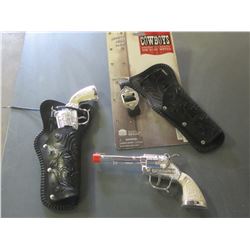 New Cowboys Die Cast Repeater 6 shooters / shoot rool caps