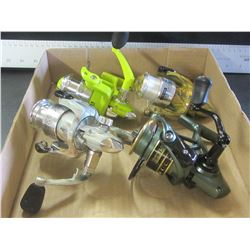 Flat of 4 Reels / one needs a handle