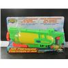 Image 1 : New Water Warriors Water Blaster / shoots water up to 42 feet