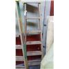 Image 2 : 6 FOOT WOOD STEPLADDER
