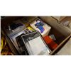 Image 2 : BOX OF OUTDOOR LIGHTS