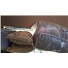 Image 2 : LOT OF THROW PILLOWS