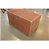 Image 2 : WICKER TRUNK