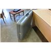Image 2 : GREY MASSAGE TABLE