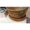 Image 2 : 1920 WOVEN BASKET