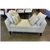 Image 1 : MICROFIBER STORAGE BENCH WITH THROW PILLOWS