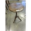 Image 1 : ROUND WALNUT WINE TABLE