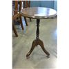 Image 2 : ROUND WALNUT WINE TABLE