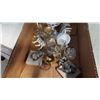 Image 3 : TRAY OF COLLECTIBLE MINIATURES