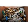 Image 2 : TRAY OF AIR HOSE CONNECTORS AND SHUT OFF VALVES