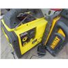 Image 3 : portable DEWALT Booster andl ight