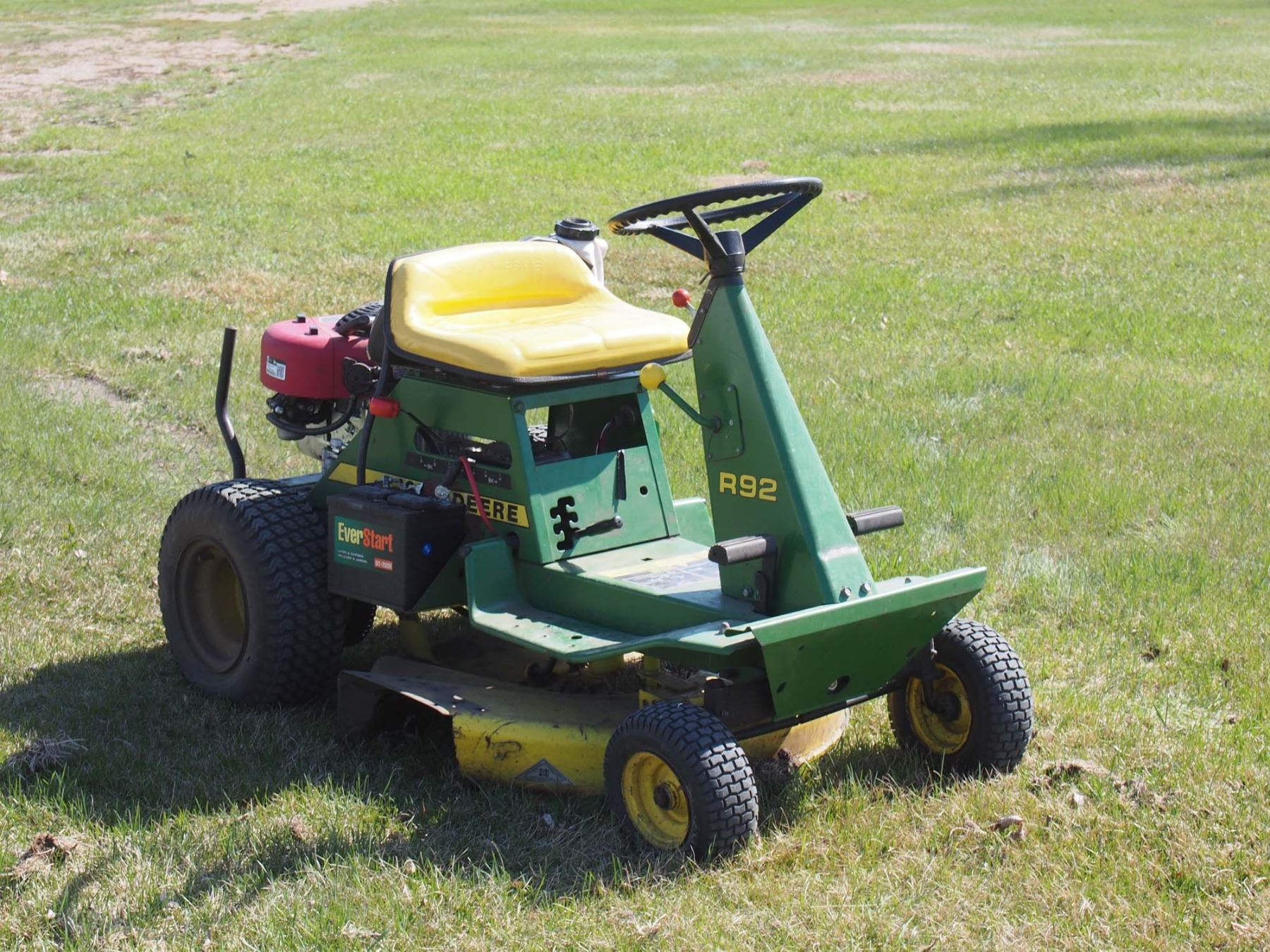 John Deere R92 Riding Lawn Mower, 10 1/2 HP, Running - Bodnarus ...