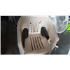 Image 2 : 4 PLASTIC PATIO CHAIRS