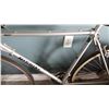 Image 2 : GREY NISHIKI ROAD BIKE
