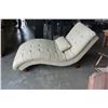 Image 2 : BROAD MOORE LOUNGE CHAIR