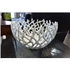 Image 2 : DESIGNER WHITE CENTER BOWL