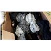 Image 2 : 2 BOXES OF 15 UMBRELLAS AND ASSORTMENT OF HATS