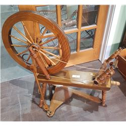 ANTIQUE SPINNING WHEEL